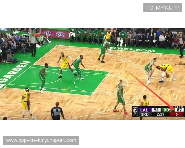 塞恩斯外线贴边成功反杀